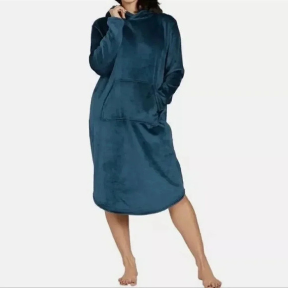 32 degrees lounger Snuggie Woman’s plush lounger - Picture 1 of 7